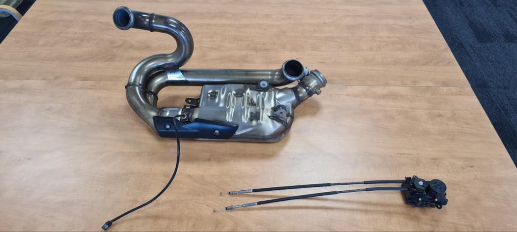 KTM 1290 Super Duke R Voordemper / Pre-muffler / Uitlaat, Ophalen, Gebruikt