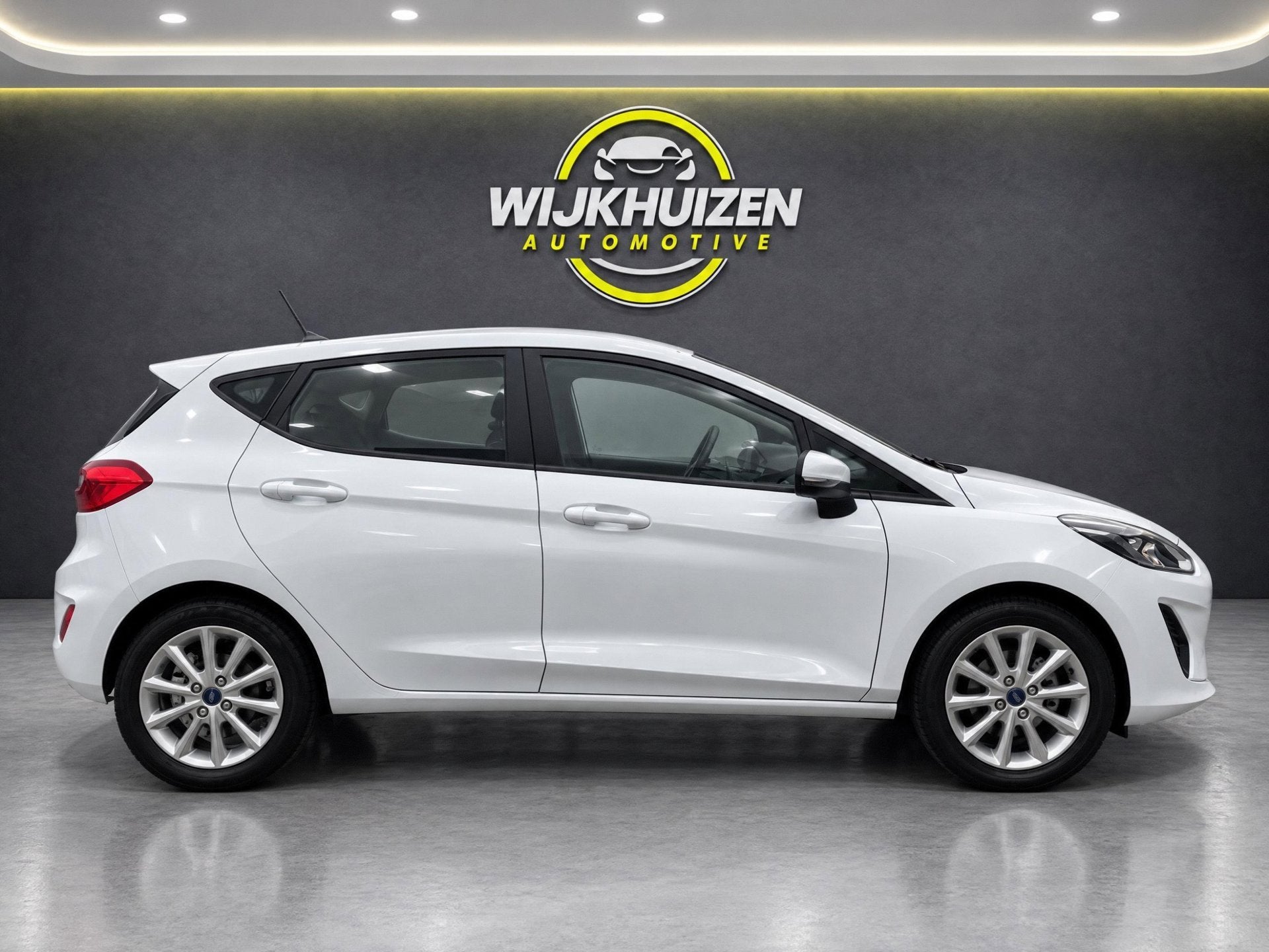 Foto 3 van Ford Fiesta 1.1 Trend met Airco ! 16 Inch ! Navigatie ! Nap