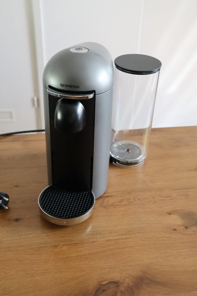 Krups Nespresso koffie machine Vertuo Plus Deluxe  XN900TNL, Koffiemachine, Ophalen of Verzenden, Zo goed als nieuw, Koffiepads en cups