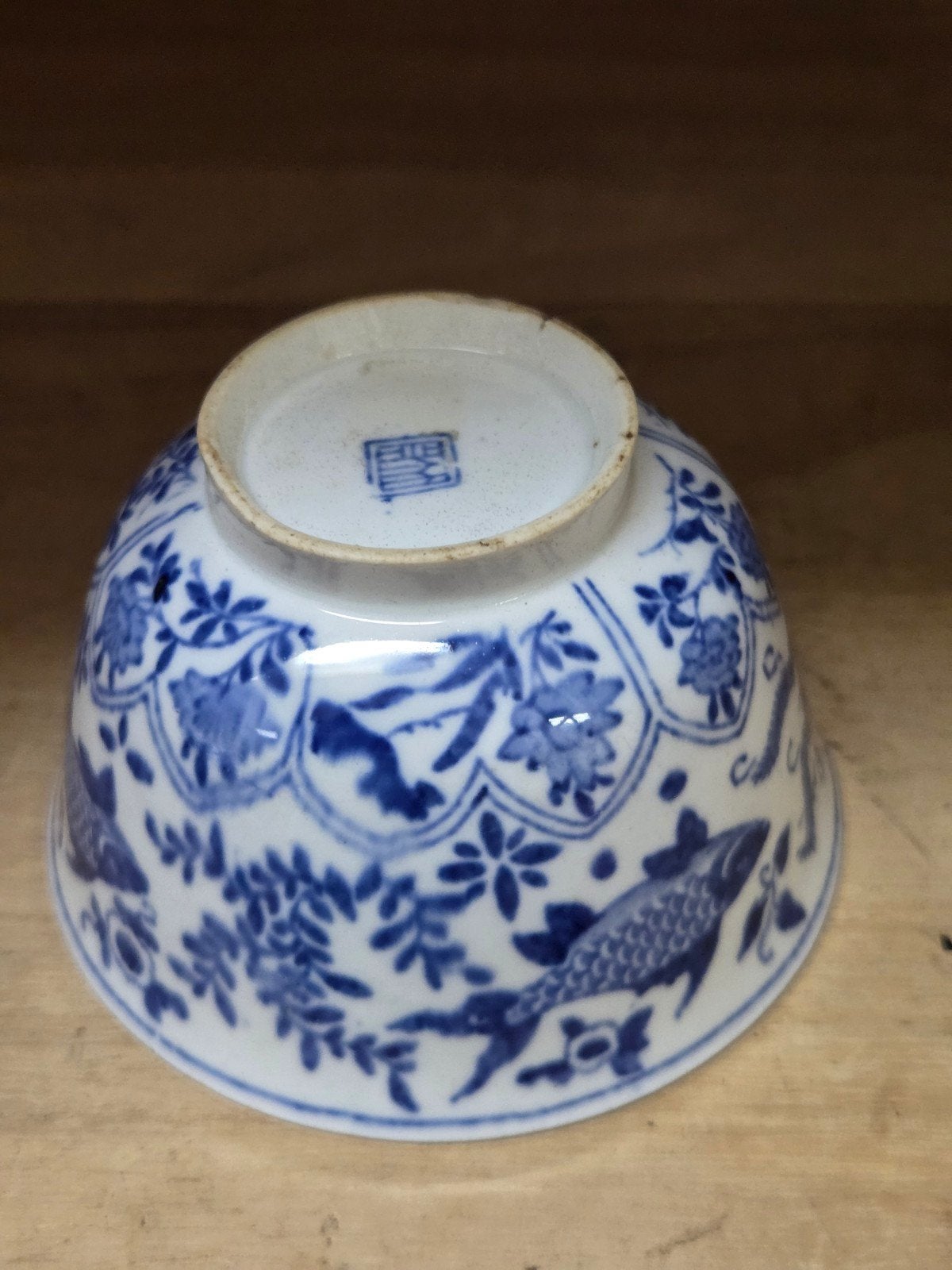 Antieke Chinese kom met vissen en bloemmotieven, Ophalen of Verzenden