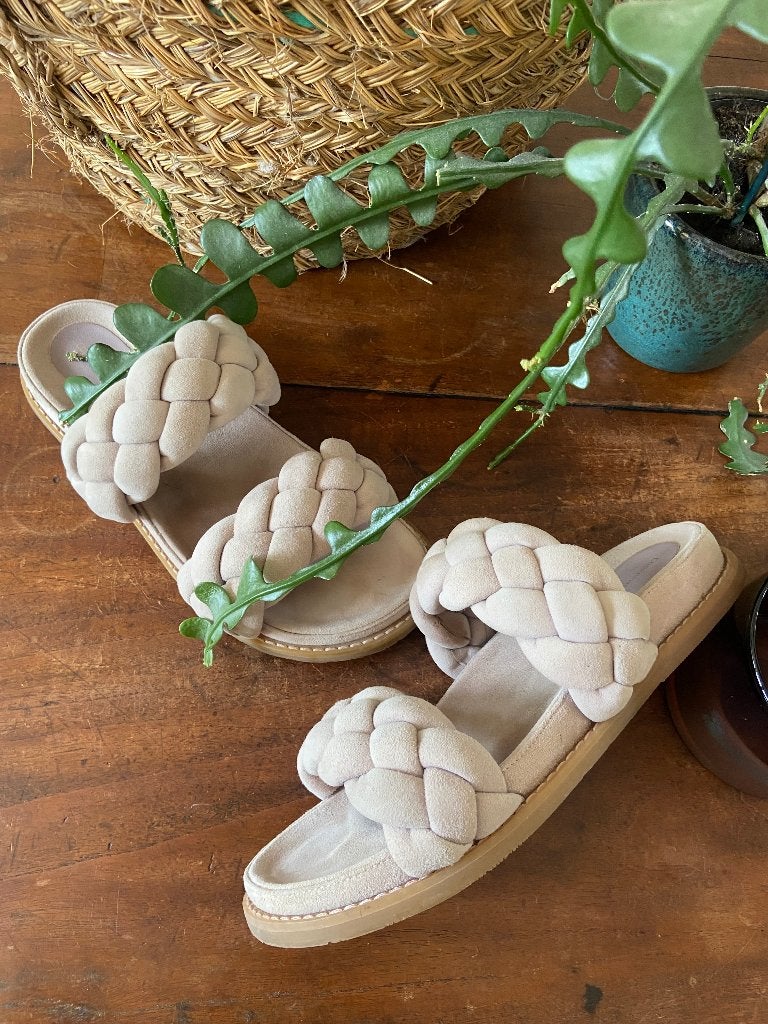 Aparte beige slippers/muilen Copenhagen Shoes mt 40 i.z.g.st, Slippers, Beige, Ophalen of Verzenden, Zo goed als nieuw