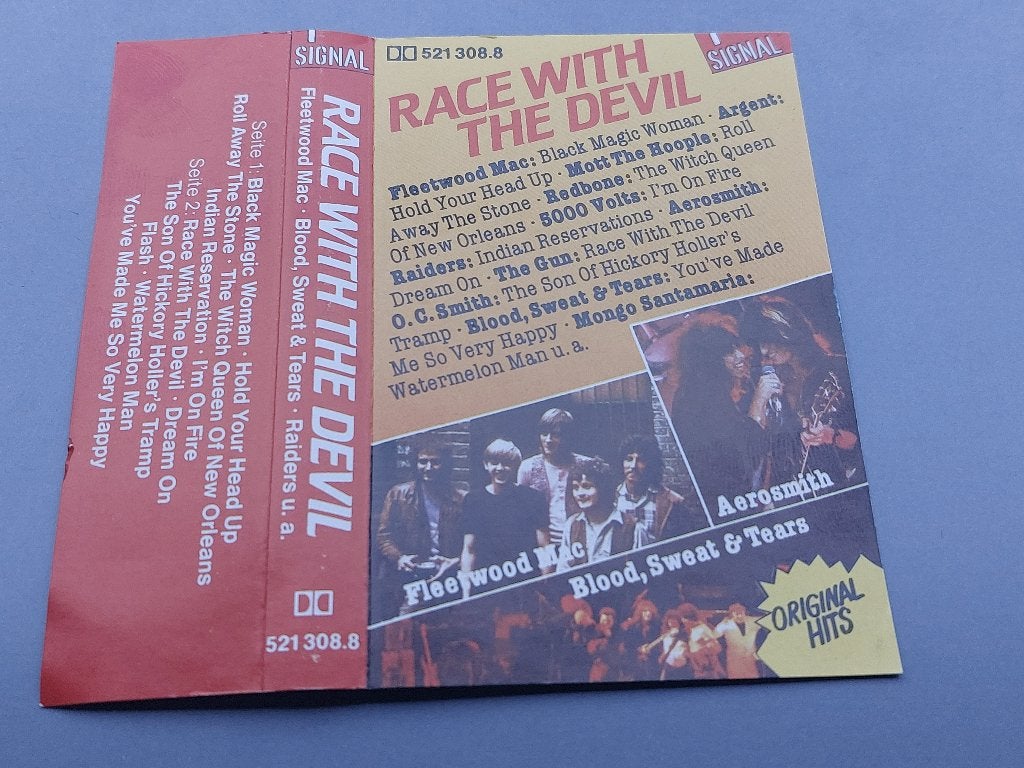 RACE WITH THE DEVIL (MC), Cd's en Dvd's, Cassettebandjes, Ophalen of Verzenden, Zo goed als nieuw, Origineel, Met bewaardoos, rek of koffer