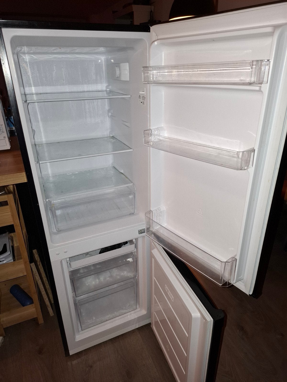 Zwarte Bella koelkast met vriesvak - 142x50x56, Witgoed en Apparatuur, Koelkasten en IJskasten, Ophalen, 150 tot 200 liter, Gebruikt