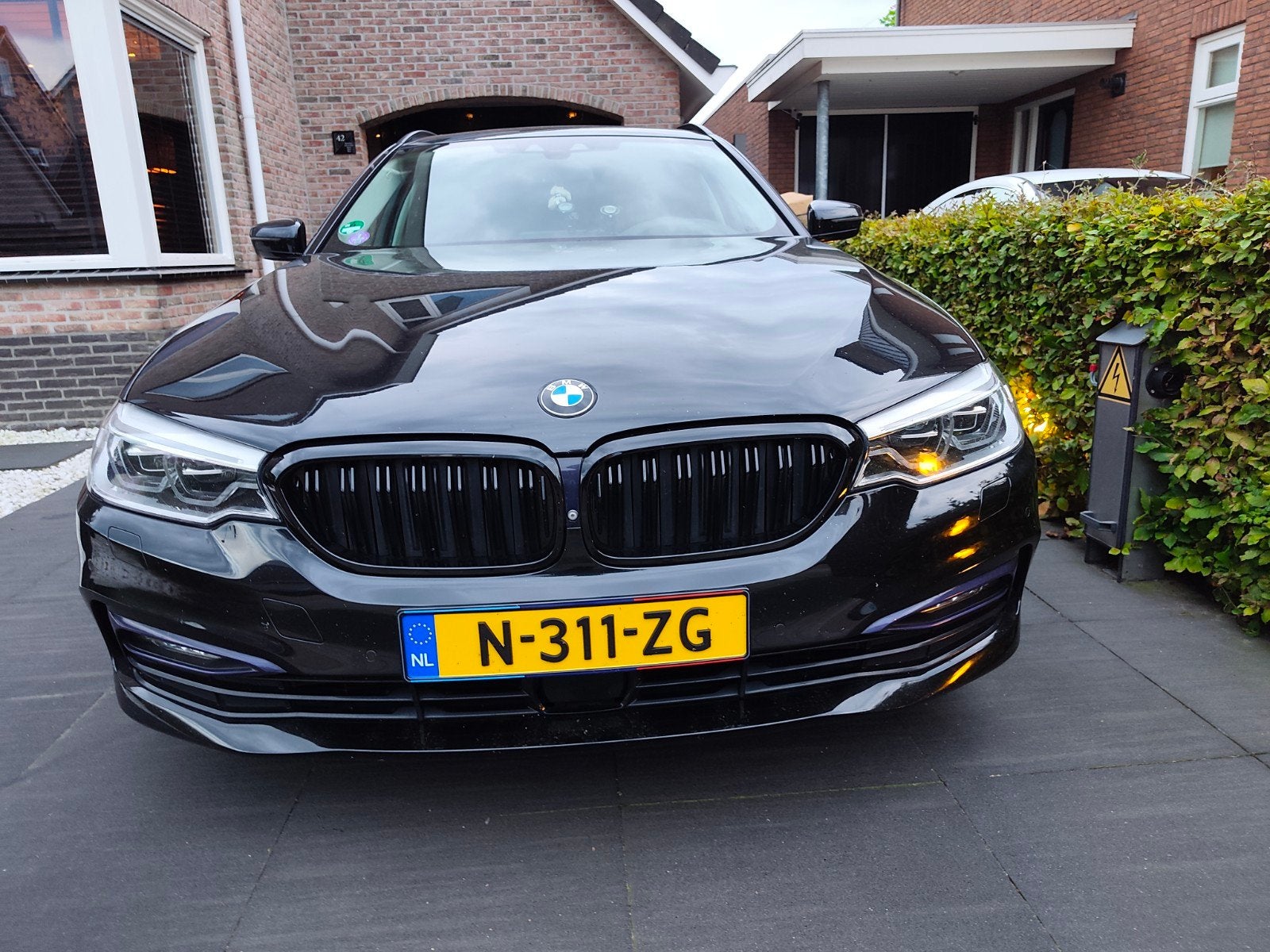 BMW 530i 252pk pano acc assist hud 2018 Zwart dealer 360, Auto's, 1998 cc, Achterwielaandrijving, Bi-Xenon koplampen, Zwart