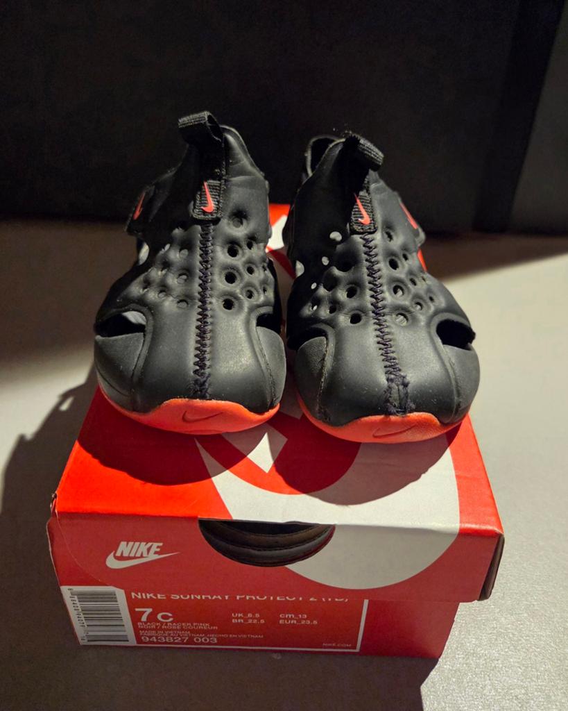Nike Sunray Protect 2 sandalen maat 23.5 - Zwart/Roze, Gebruikt, Jongen of Meisje, Overige typen, Ophalen of Verzenden