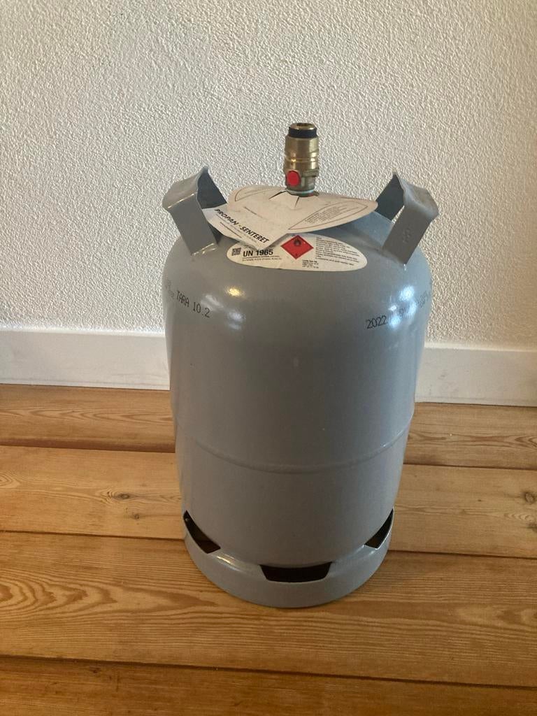 Butagasfles (Noorwegen incl €100,- statiegeld) + adapters, Ophalen, Zo goed als nieuw
