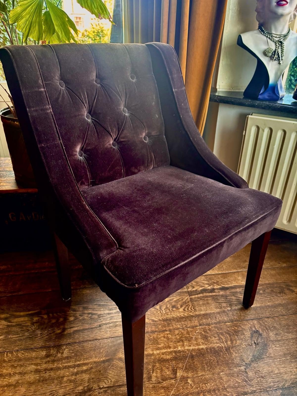 Velvet gecapitioneerde huiskamer stoelen., Ophalen, Hout, Bruin, Klassiek