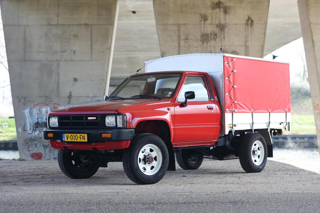 Toyota HiLux 2.0 4WD 3Y Feuerwehr, Auto's, 83 pk, Gebruikt, 4 cilinders, 2000 kg