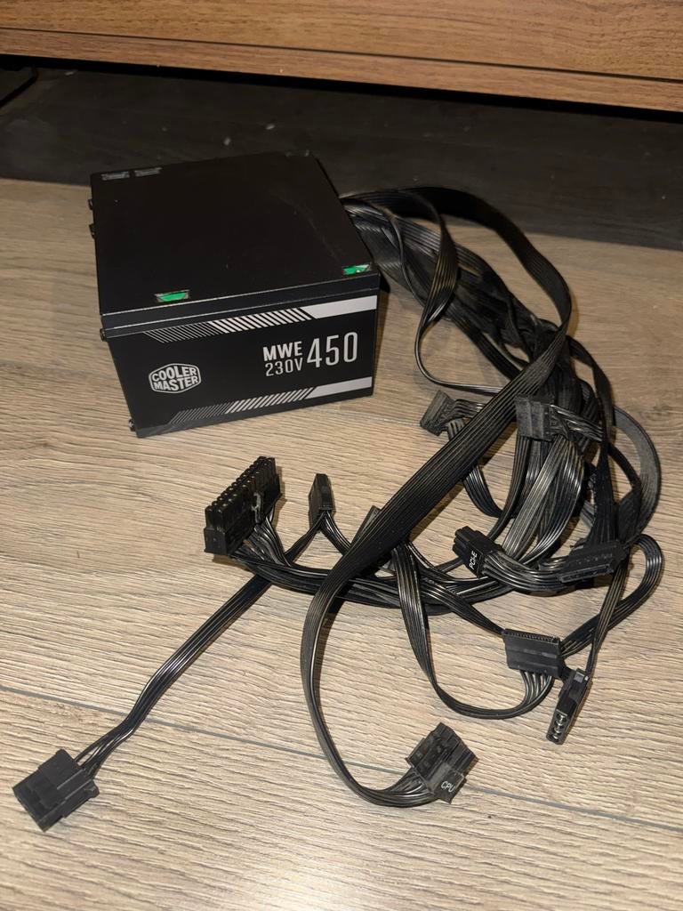 Coolermaster PSU MWE 450W - Uitstekende staat, Computers en Software, Interne voedingen, Ophalen of Verzenden, Zo goed als nieuw