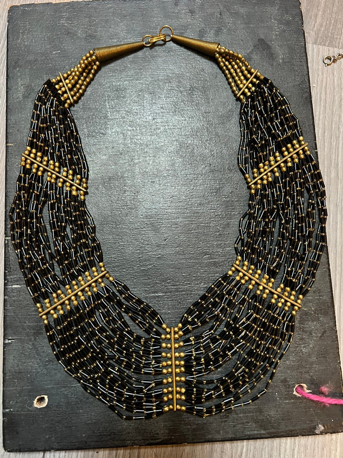 Vintage brede zwart goudkleur boho collier etnische ketting, Zwart, Ophalen of Verzenden, Zo goed als nieuw, Overige materialen