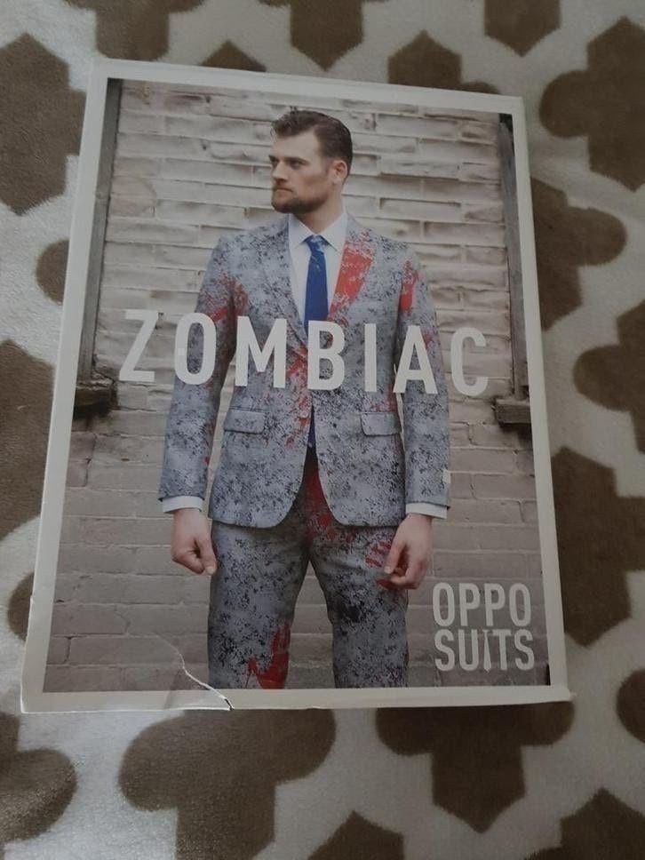Zombiac pak en witte blouse maat s carnaval, Carnaval, Opposuits, Ophalen of Verzenden, Zo goed als nieuw