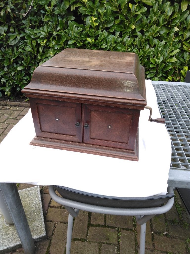 Grammofoon en oude grammofoonplaten (bakeliet), Ophalen