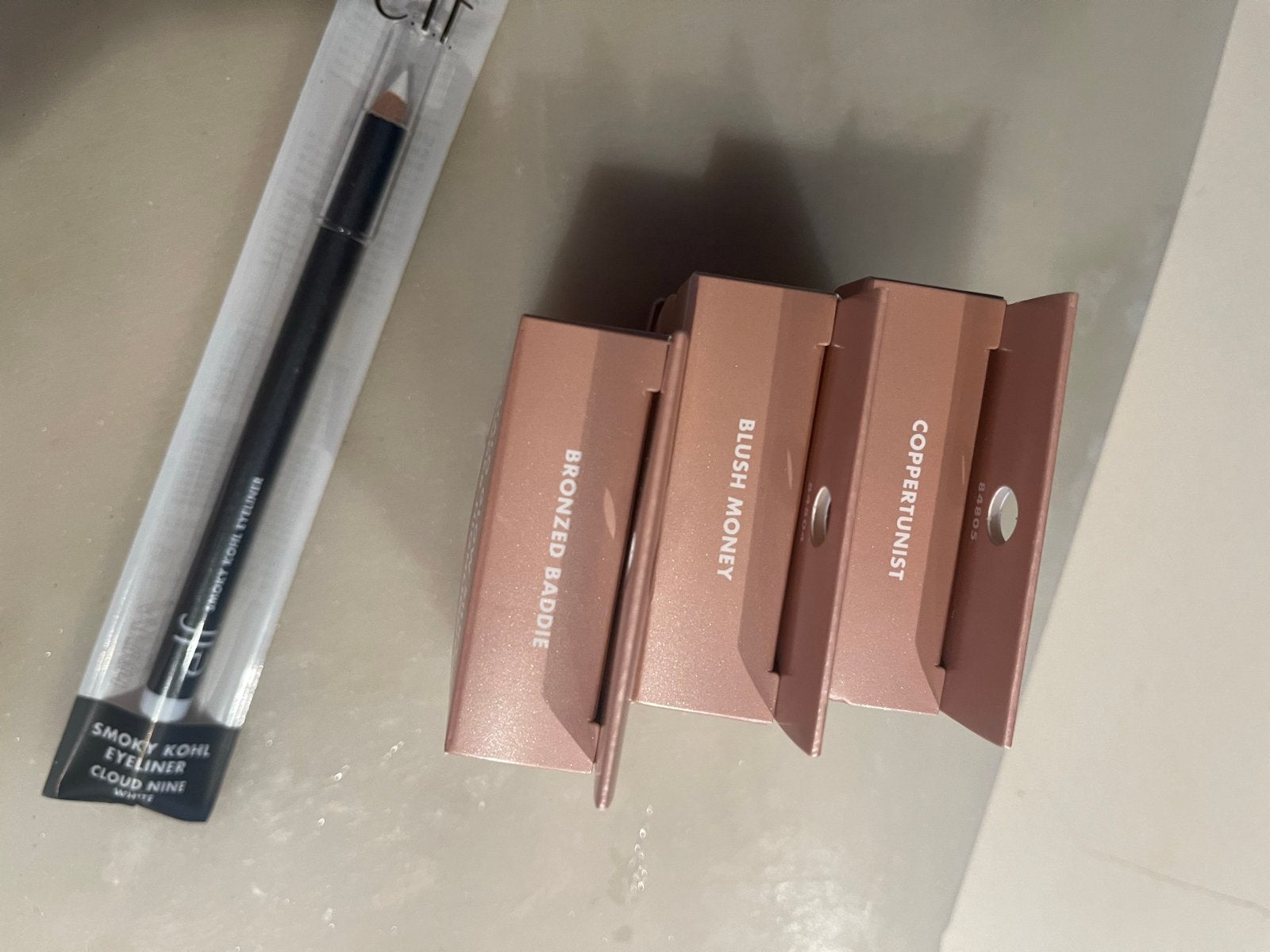 E.L.F. Halo Glow Silky Powder Highlighter & Eyeliner, Nieuw, Ophalen of Verzenden, Make-up, Overige kleuren