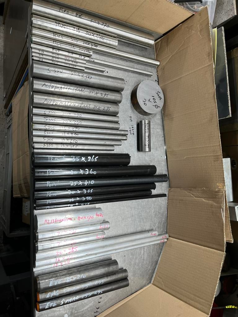 Te koop diverse rondstaf geleverd in houten kist, Ophalen of Verzenden, Nieuw, Metaaldraaibank