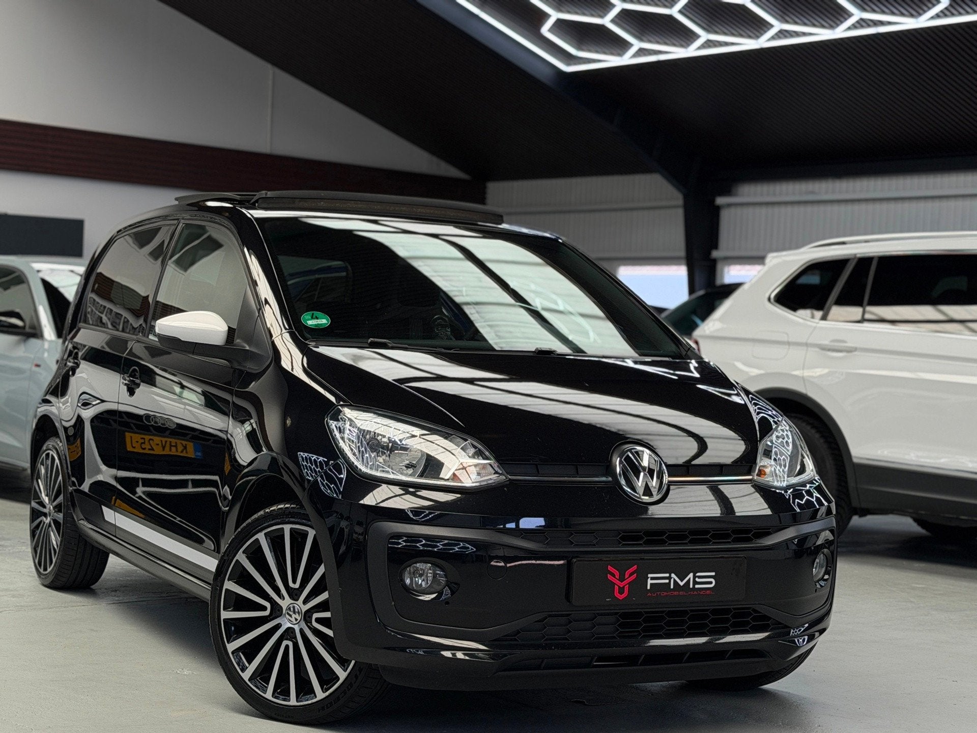 Volkswagen Up! 1.0 BMT High Up! Panorama Bluetooth, Auto's, Voorwielaandrijving, Stof, Met garantie (alle), 4 stoelen