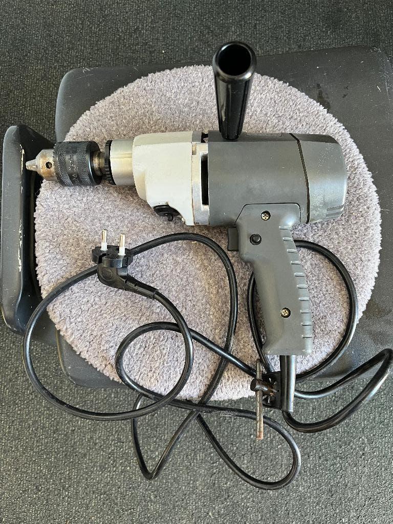 Black en Decker boormachine, Doe-het-zelf en Verbouw, Gereedschap | Boormachines, Zo goed als nieuw, Variabele snelheid, 400 tot 600 watt
