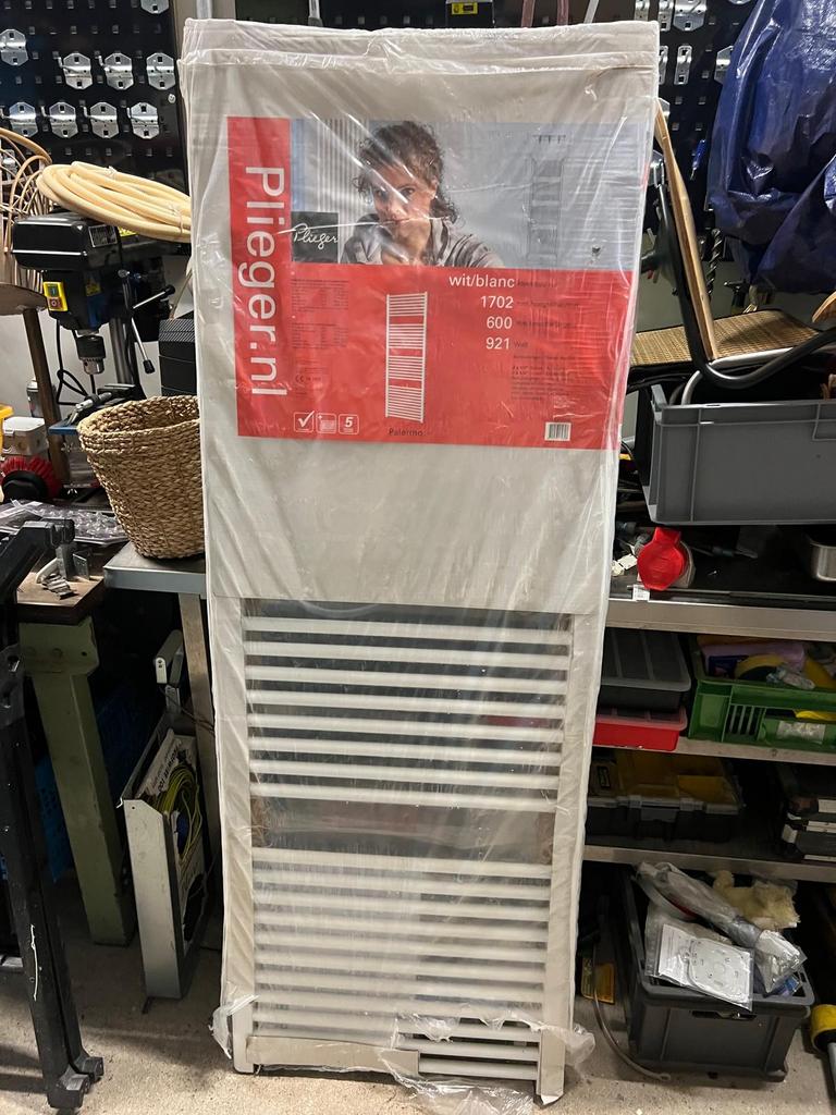 Nieuwe Vasco Palermo handdoekradiator 1702x600mm, Doe-het-zelf en Verbouw, Verwarming en Radiatoren, Ophalen, Radiator, Nieuw