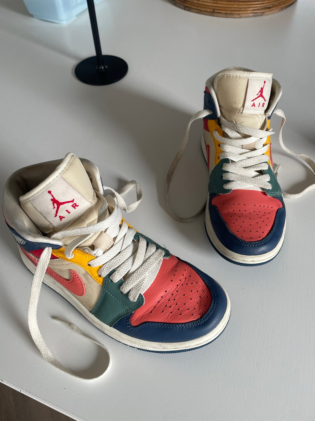 Jordan 1 Mid SE 'Multi-Color' (GS) - Maat 35.5, Ophalen of Verzenden, Gebruikt, Jongen of Meisje, Sportschoenen