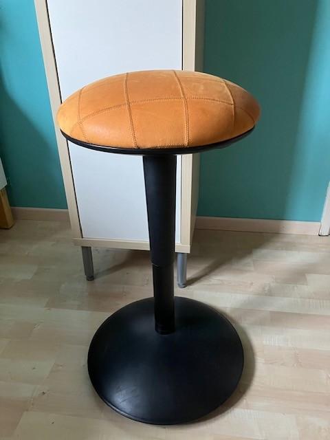 Ikea Vitamin barkruk stoel Nicholai Wiig-Hansen bruin suède, Ophalen, 60 tot 90 cm, Leer, Zo goed als nieuw