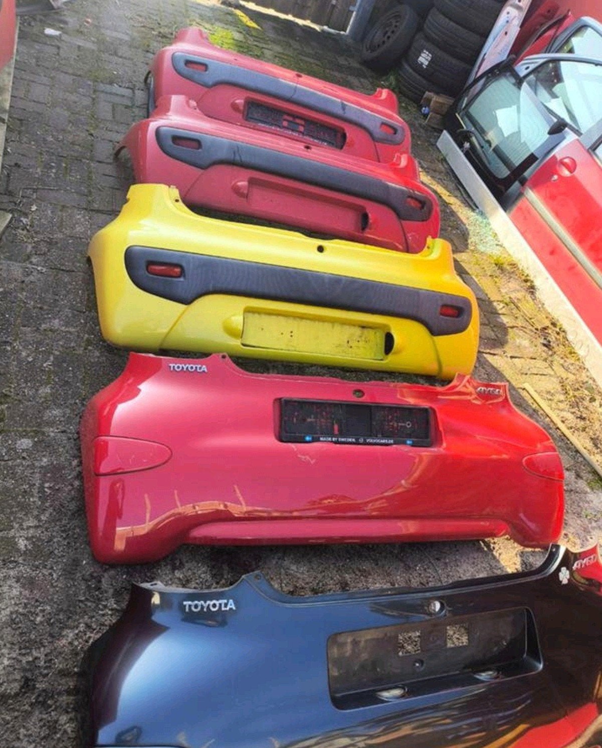 Partij 8x achterbumpers rood wit ect Aygo C1 107 2006 -2022, Auto-onderdelen, Voor, Nieuw, Ophalen of Verzenden, Bumper