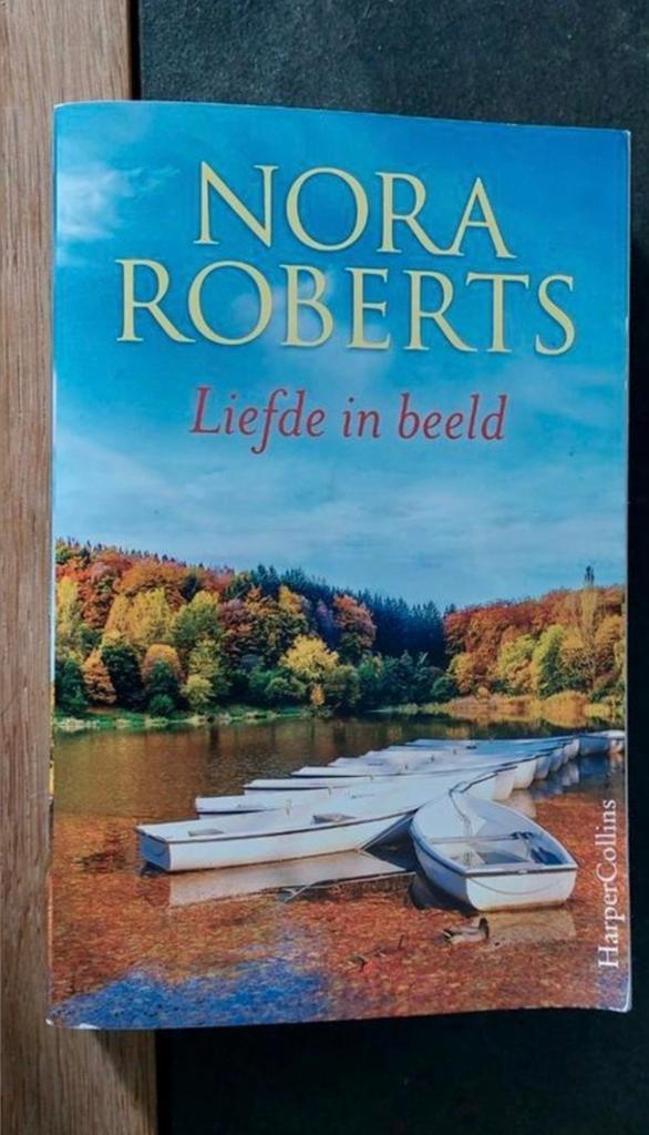 Nora Roberts - Liefde in Beeld. Zo Goed als nieuw!, Boeken, Romans, Zo goed als nieuw, Nederland, Ophalen of Verzenden
