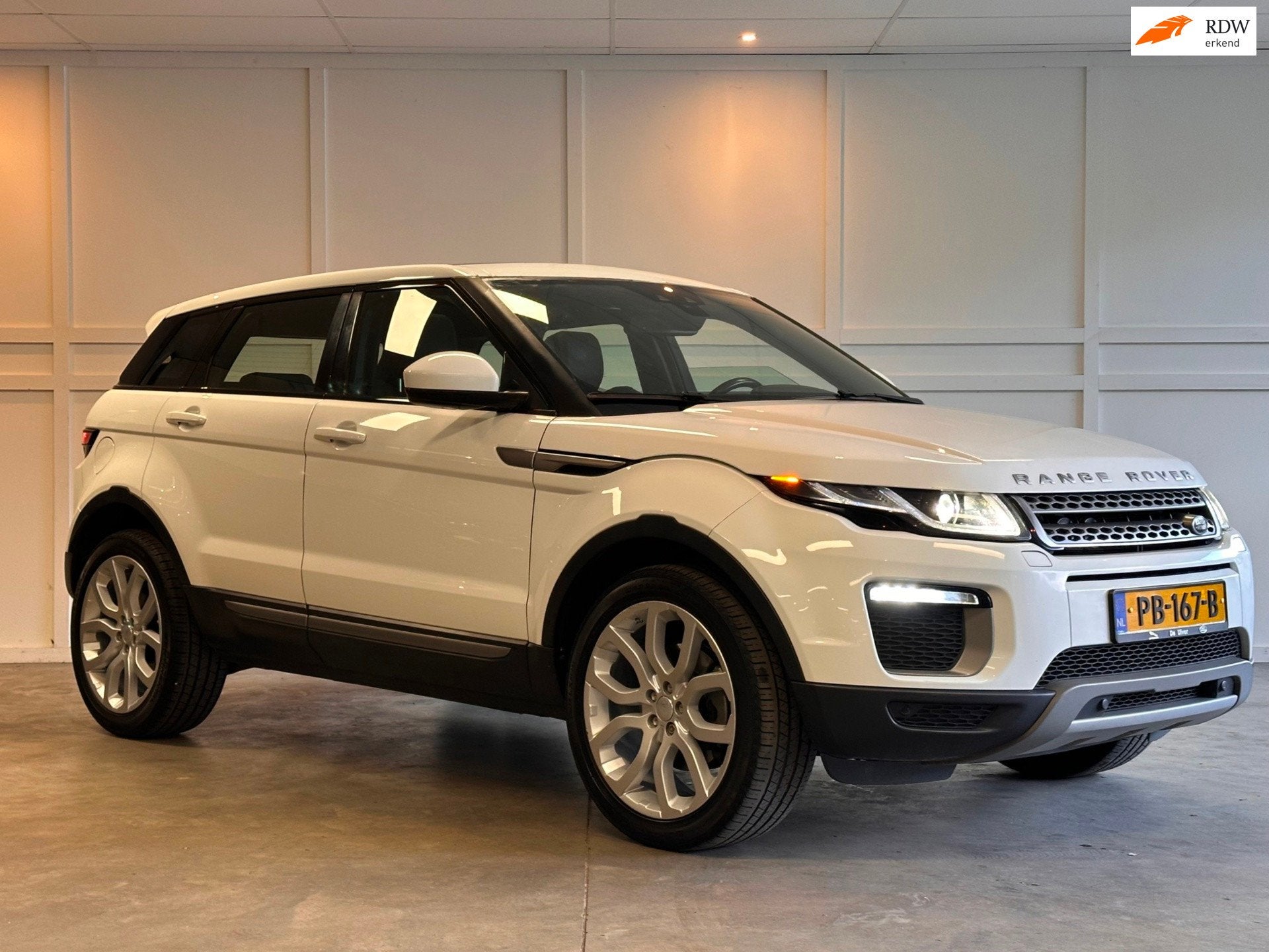 Land Rover Range Rover Evoque 2.0 TD4 Urban Series SE / 2017, Automaat, Gebruikt, Euro 6, Wit