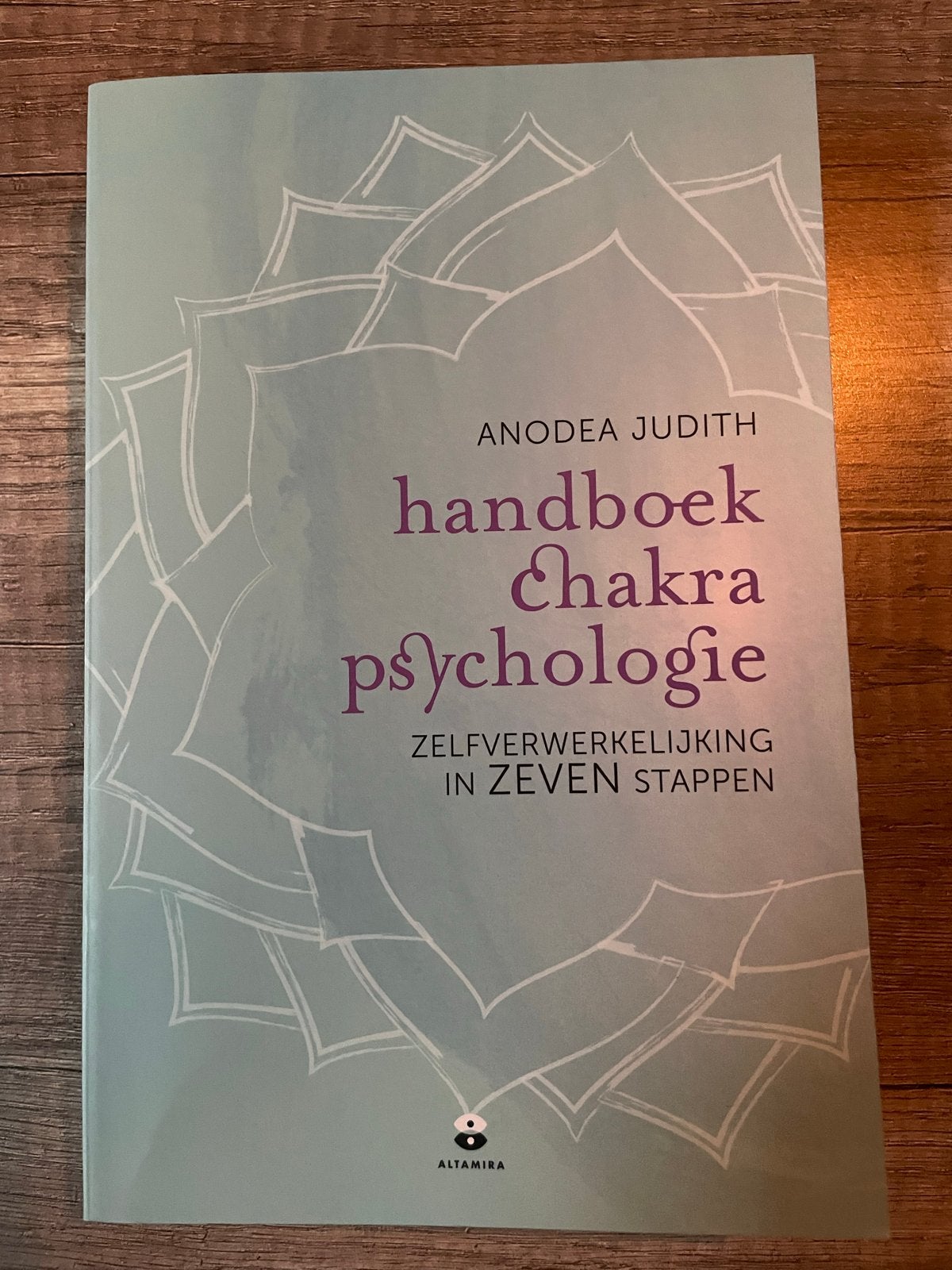 Handboek Chakra Psychologie - Anodea Judith, Ophalen of Verzenden, Zo goed als nieuw, Overige onderwerpen