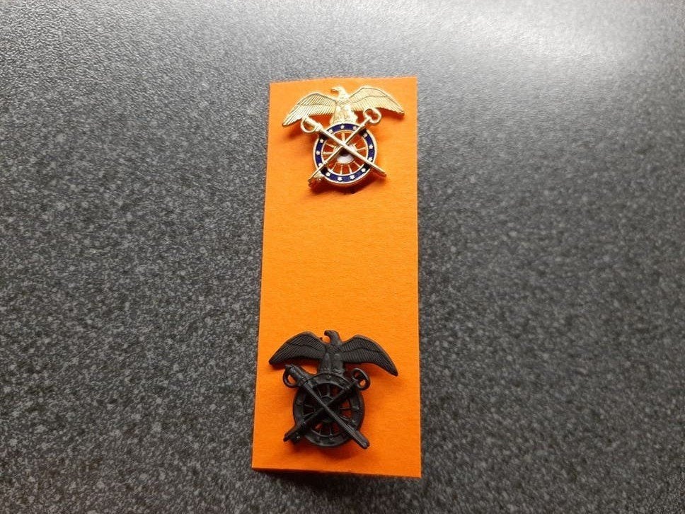 US ARMY  - Quartermaster  Corps  / Officer + Black insigne, Ophalen of Verzenden, Landmacht, Amerika, Embleem of Badge