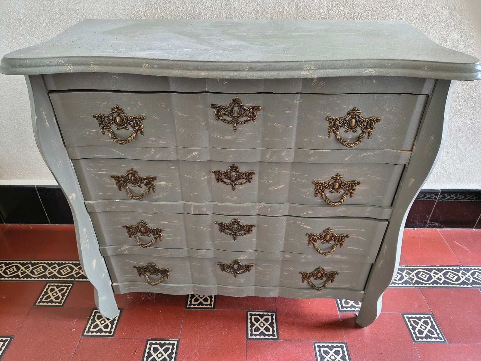 Vintage ladekastje / buikkastje in grijs met sierbeslag, Antiek en Kunst, Antiek | Meubels | Kasten, Ophalen