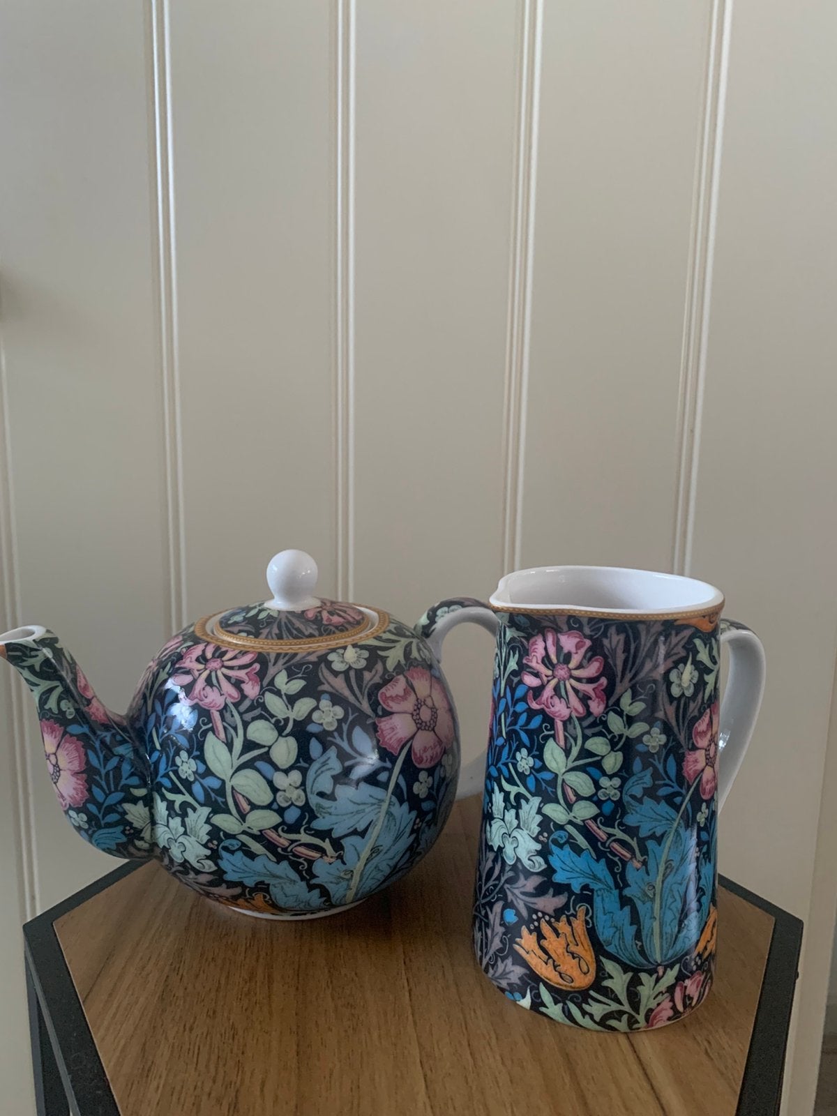 William Morris theepot en melkkan, Huis en Inrichting, Keuken | Servies, Overige typen, Nieuw, Ophalen of Verzenden, Overige stijlen