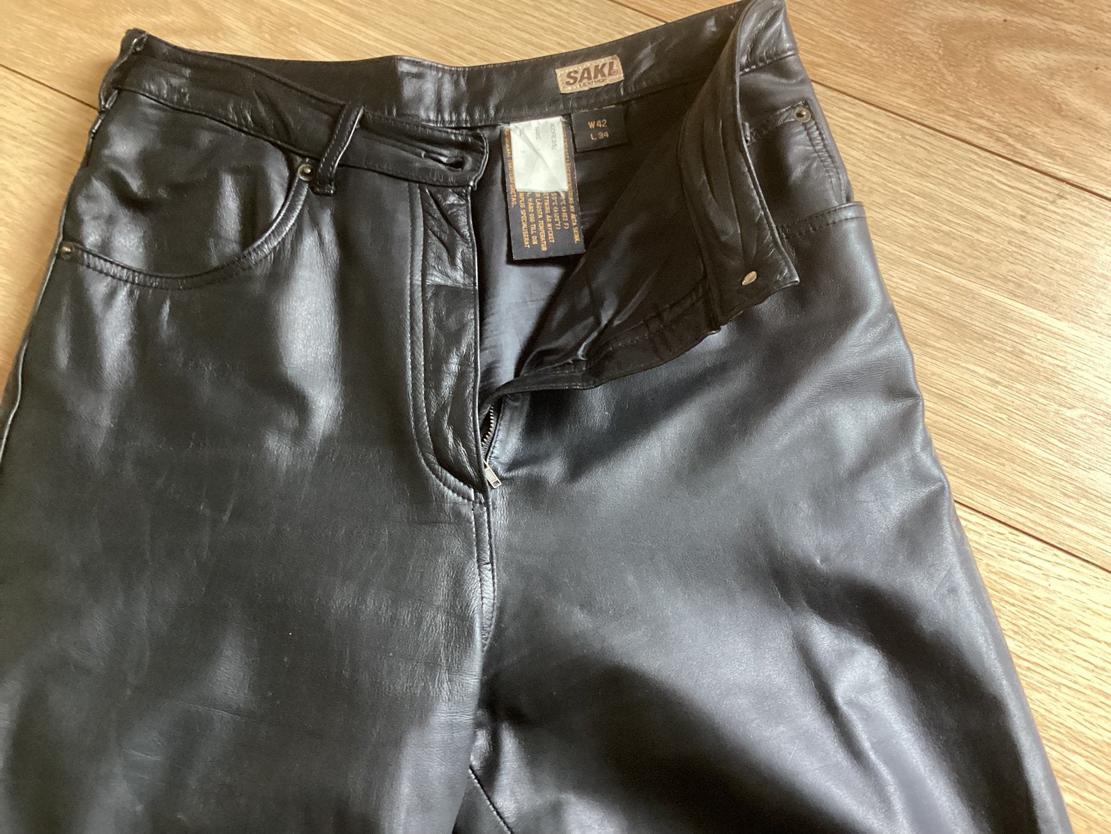 SAKI DAMES LEREN BROEK mt W 42 -L 34  ZGANieuw, Zwart, Maat 42/44 (L), Ophalen of Verzenden, Zo goed als nieuw