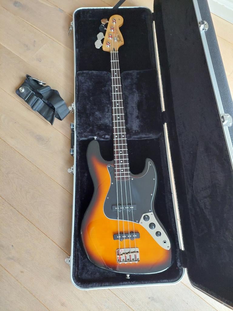 Squier Jazz Bass - Zo goed als nieuw, Muziek en Instrumenten, Snaarinstrumenten | Gitaren | Bas, Zo goed als nieuw, Elektrisch