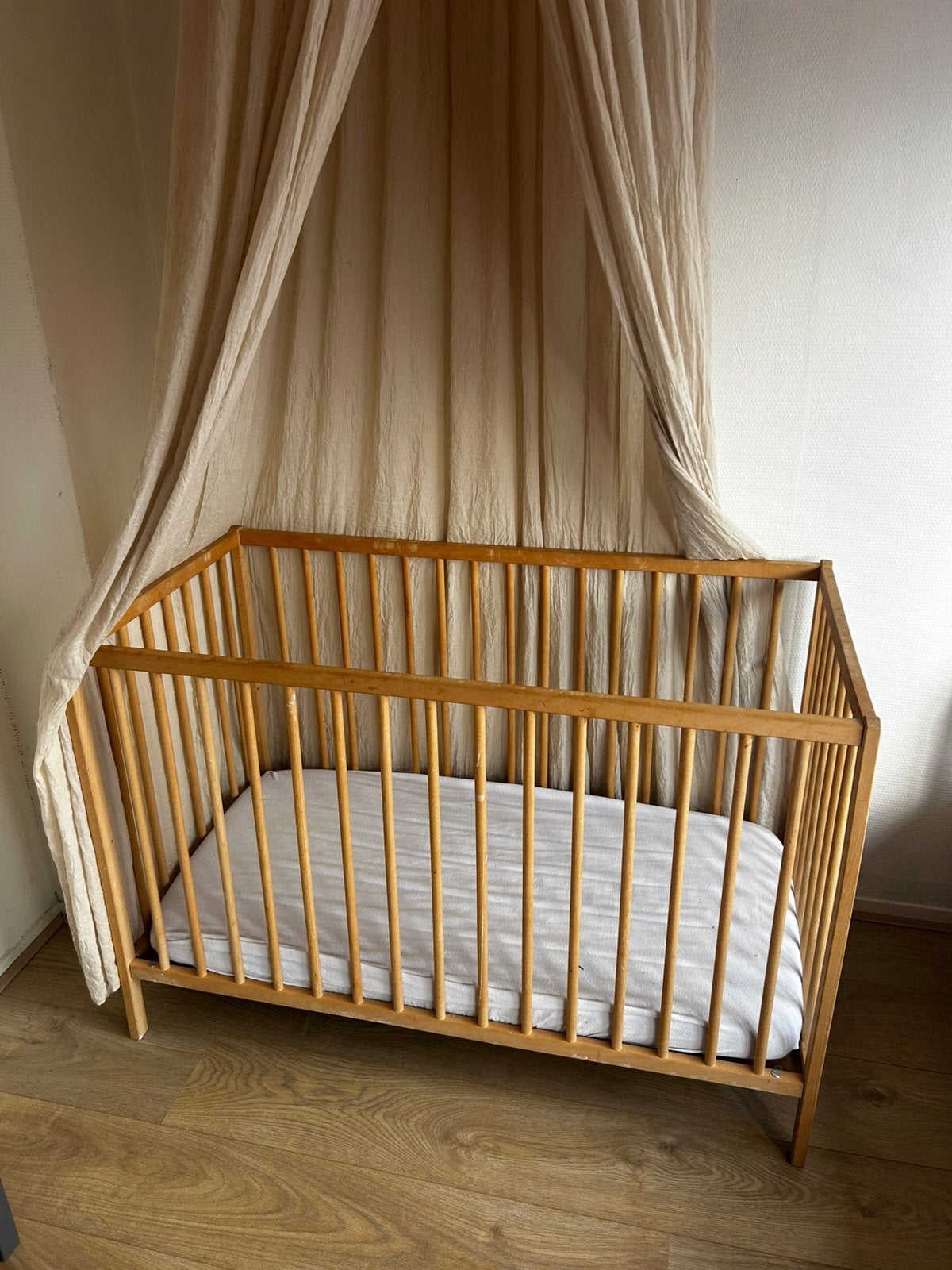 SNIGLAR houten ledikant ikea, Kinderen en Baby's, Ophalen, Zo goed als nieuw, Ledikant