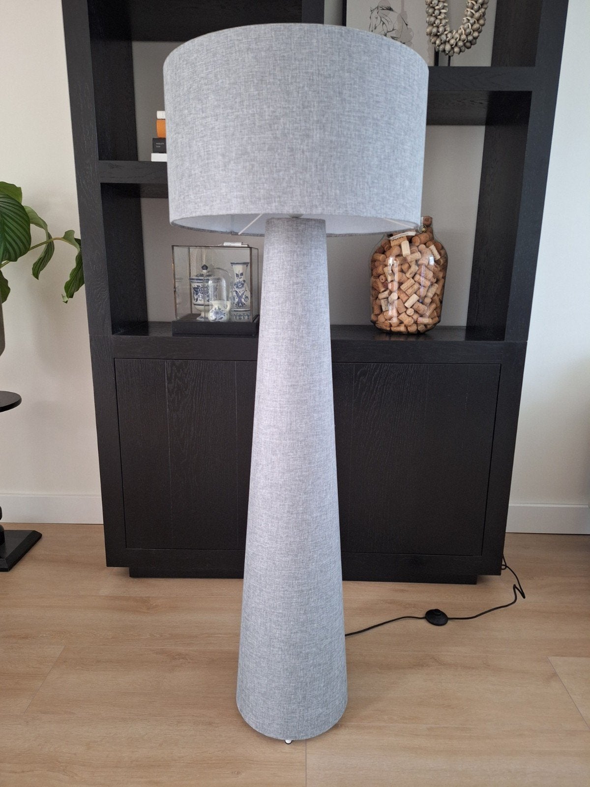 Grijze stoffen vloerlamp - 1.45m hoog, 50cm doorsnede, Ophalen, Gebruikt, Textiel, 100 tot 150 cm