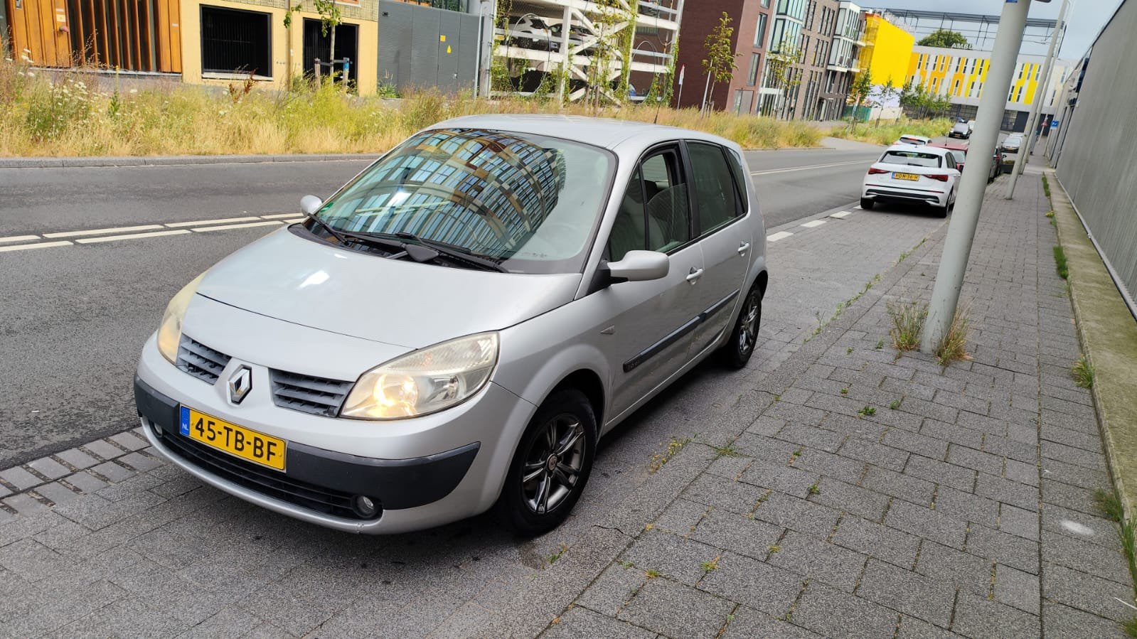 Renault Scénic 1.6 16V 82KW 2006 Grijs, Auto's, Voorwielaandrijving, 1295 kg, 4 cilinders, Particulier