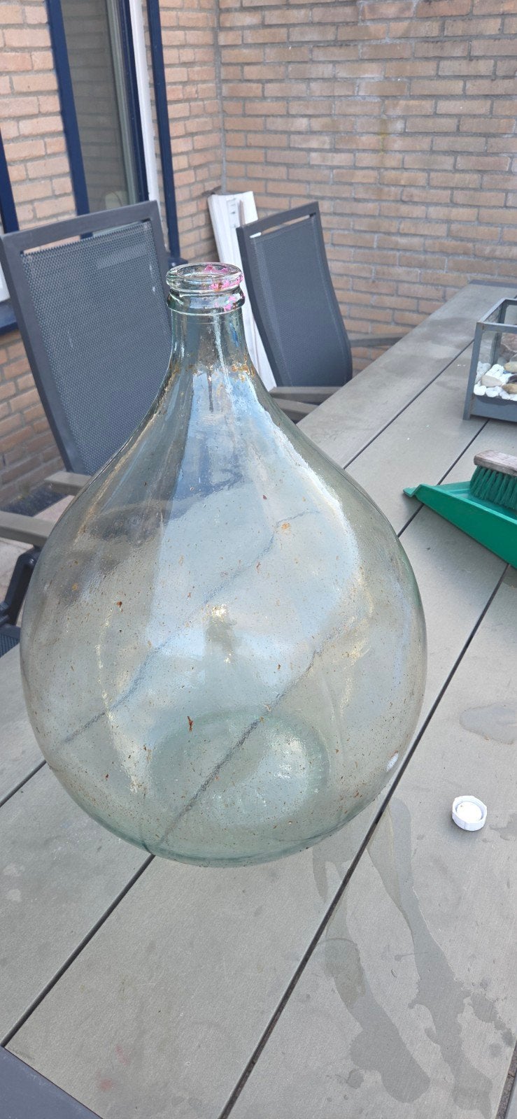 Grote vintage glazen fles met plastic mand - Made in Italy, Ophalen