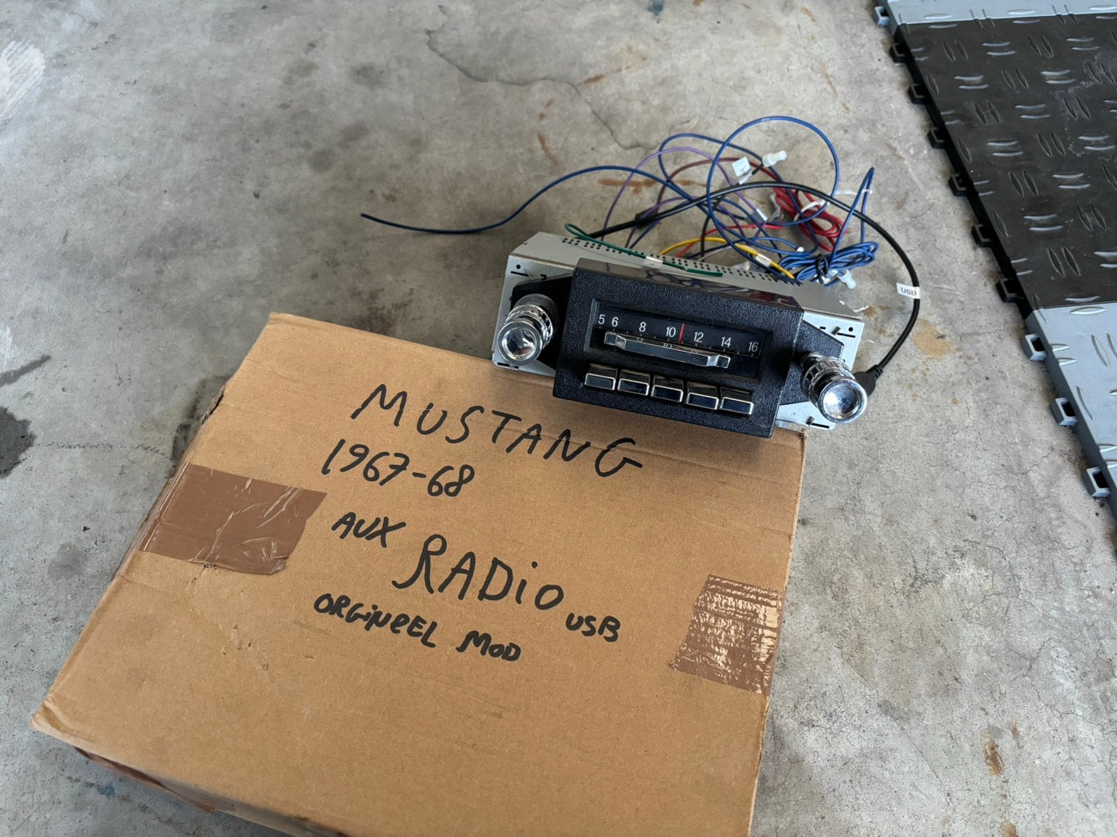 Amerikaanse usa radio usb voor mustang / corvette etc retro, Ophalen of Verzenden, Zo goed als nieuw