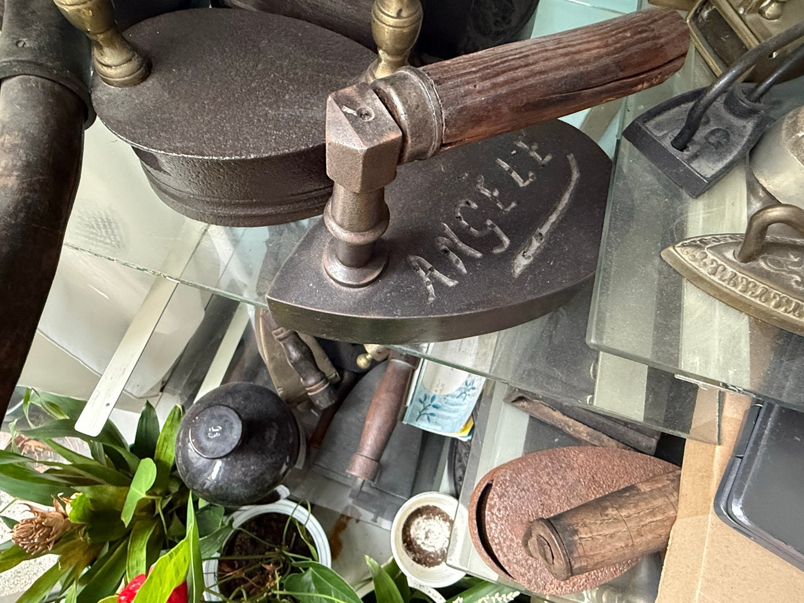 Antiek strijkijzer met houten handvat, Antiek en Kunst, Ophalen of Verzenden