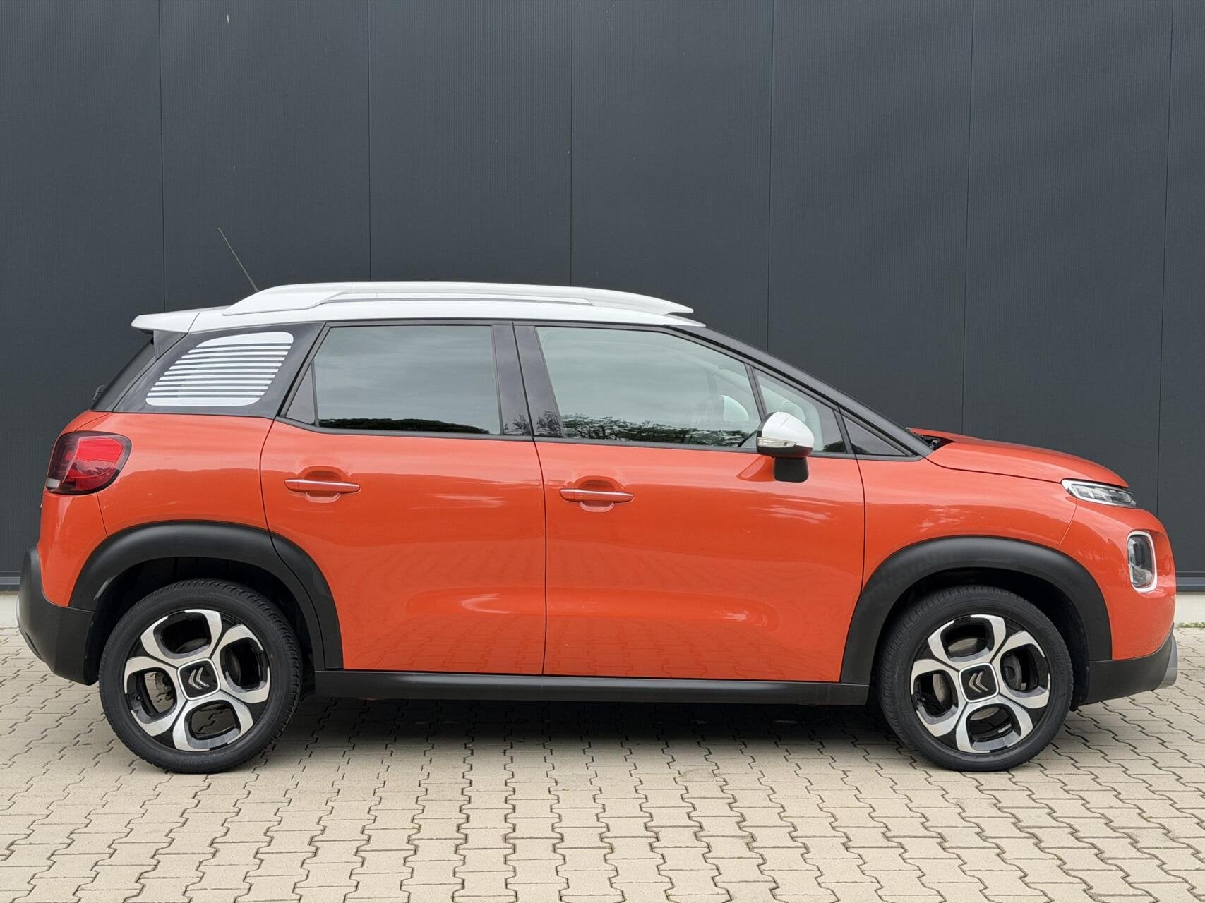 Citroen C3 Aircross 1.2 PureTech S&S Shine Automaat Headsup, Auto's, Citroën, Gebruikt, Met garantie (alle), 600 kg, 3 cilinders