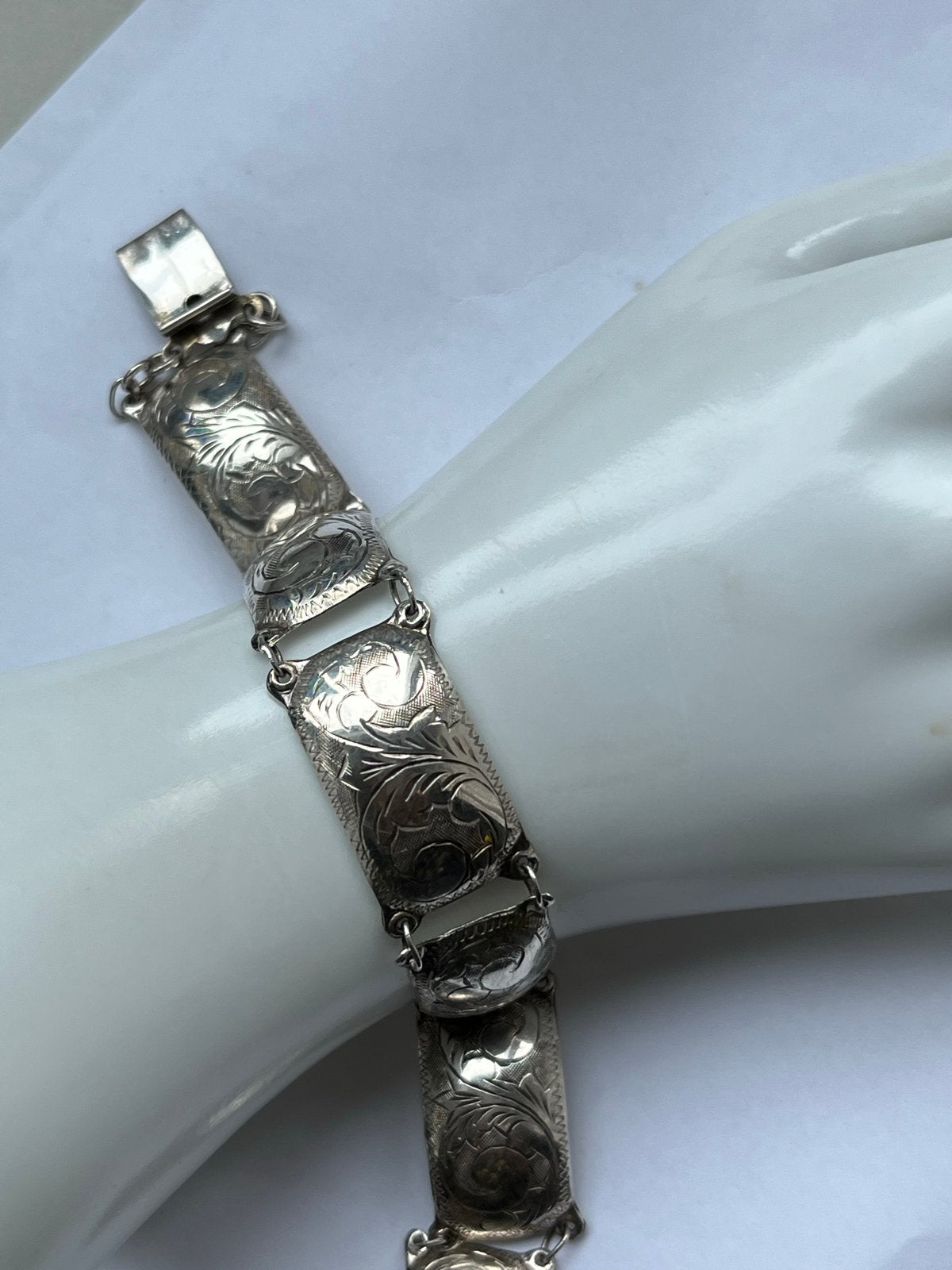Fraaie zilveren armband met florale gravures, gekeurd, Verzenden, Zo goed als nieuw, Zilver