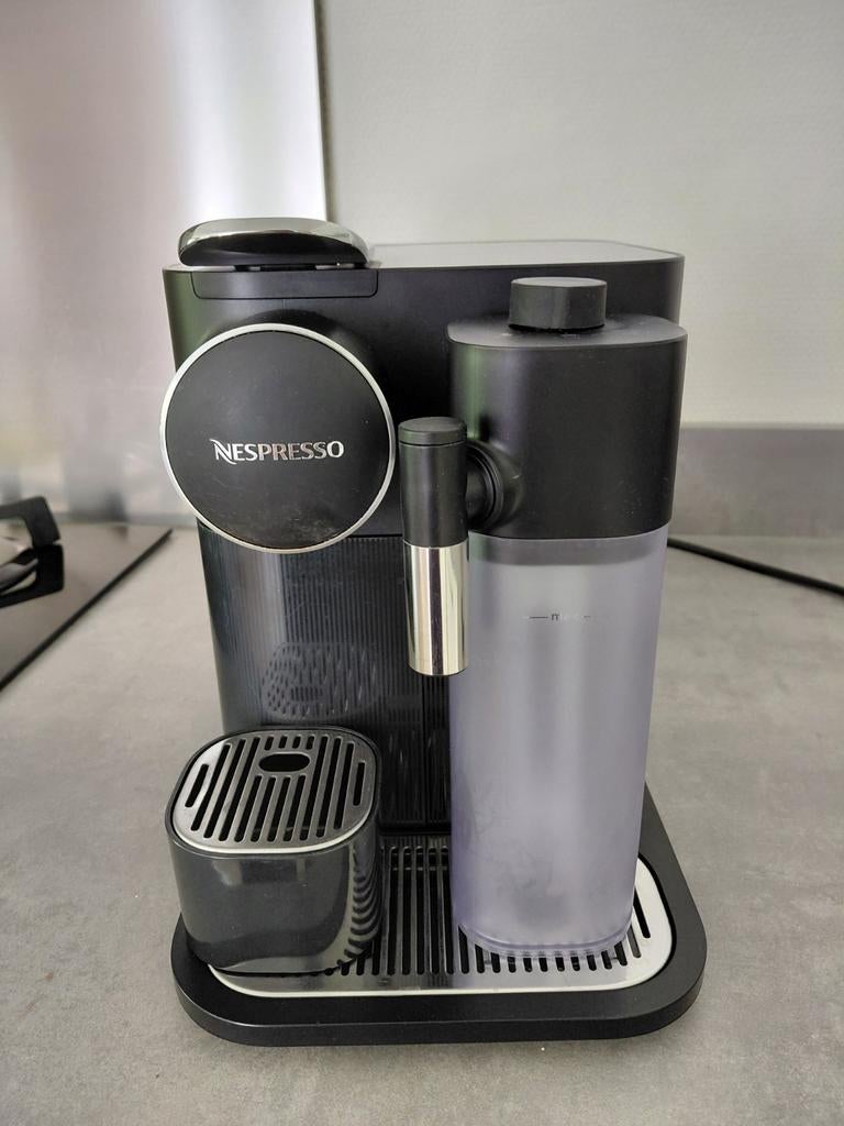 Delongi (Nespresso) Gran Latissima - defect, Witgoed en Apparatuur, Koffiezetapparaten, Ophalen of Verzenden, Koffiemachine