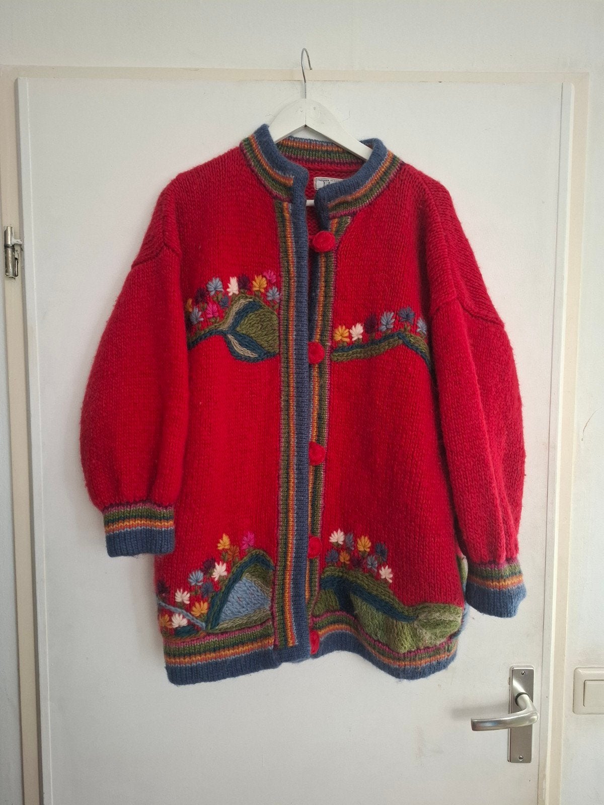 Dobrila Sirogojno Handgebreid Vest Rood met Bloemen, Dobrila Sirogojno, Ophalen of Verzenden, Maat 36 (S), Gedragen