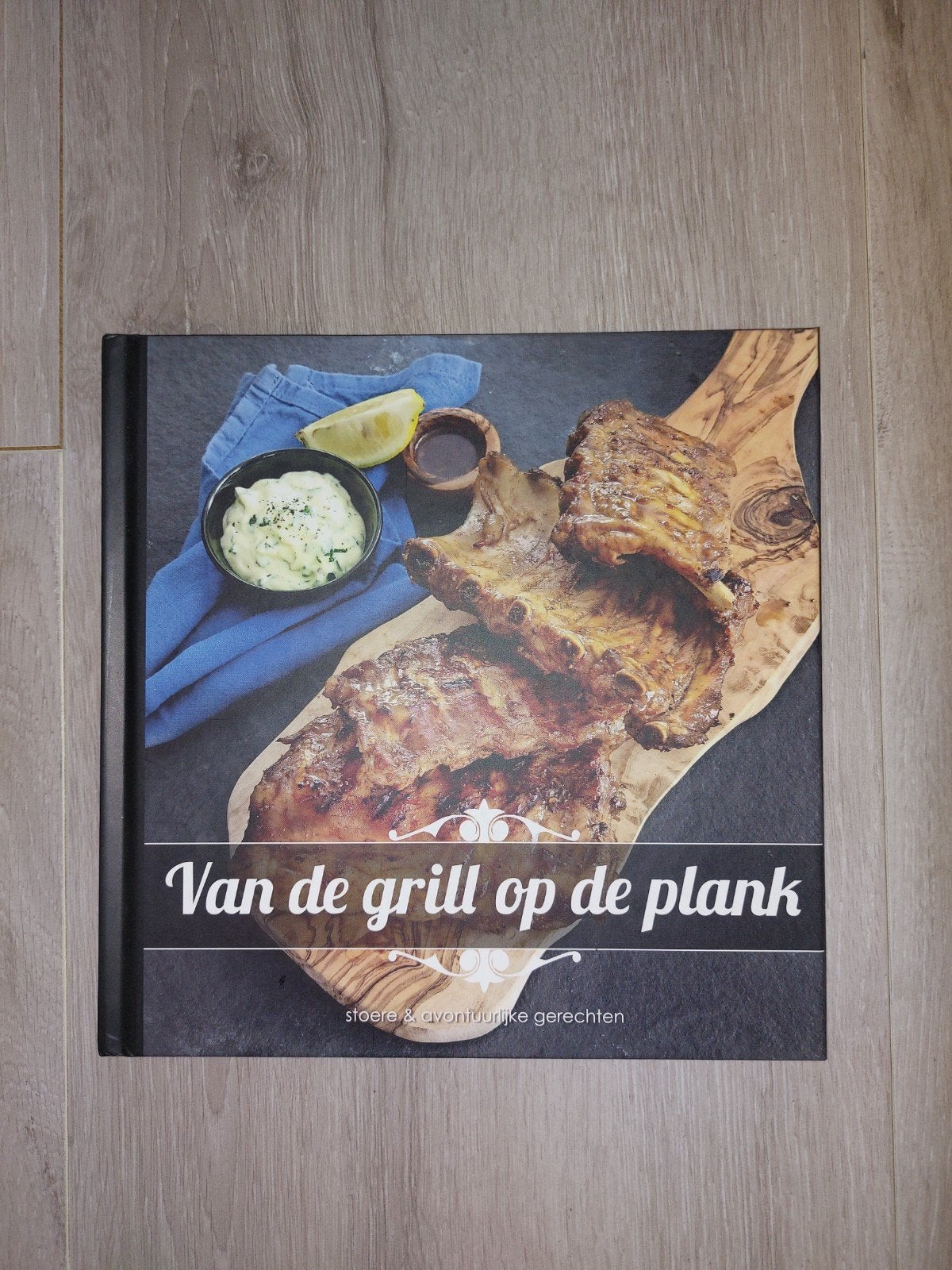 Van de grill op de plank - Stoere & avontuurlijke gerechten, Onbekend, Hoofdgerechten, Ophalen of Verzenden, Zo goed als nieuw