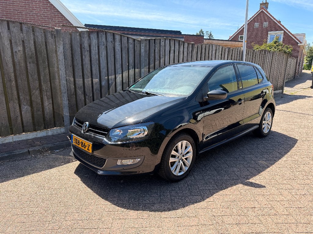 volkswagen polo 1.4 stoelverwarming airco apple carplay, Auto's, Volkswagen, Zwart, 4 cilinders, Leder en Stof, Zwart
