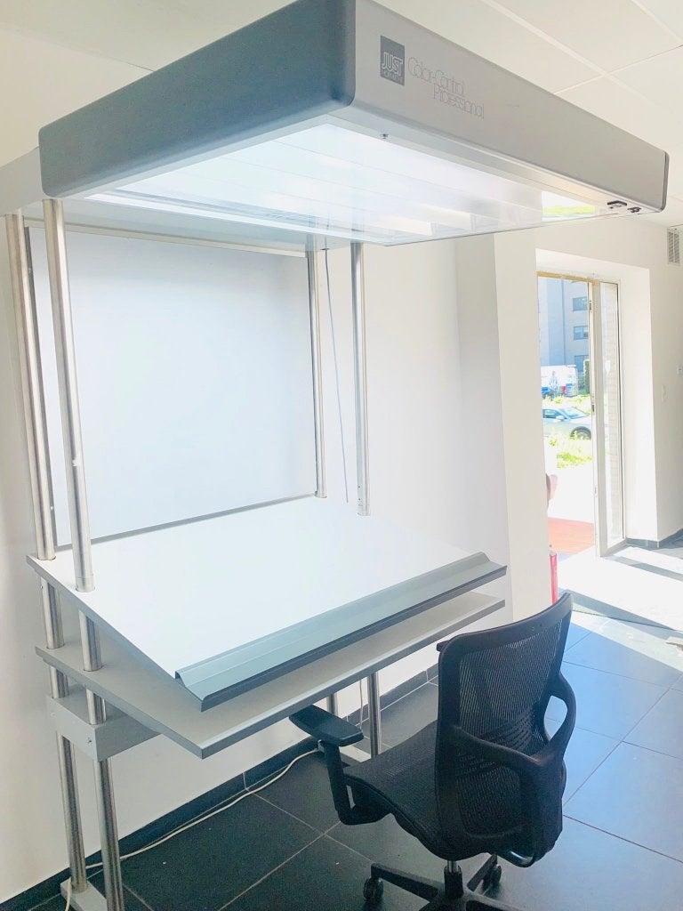 JUST Normlicht Color-Control Prof. Kleurproef Tekentafel, Doe-het-zelf en Verbouw, Ophalen, Zo goed als nieuw, Minder dan 130 cm