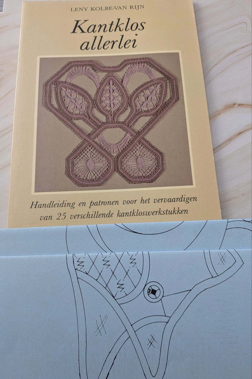 Kantklos allerlei - Boek met 25 patronen, Gebruikt, Uitgeverij Terra Zutphen, Ophalen of Verzenden, Info@terra.nl