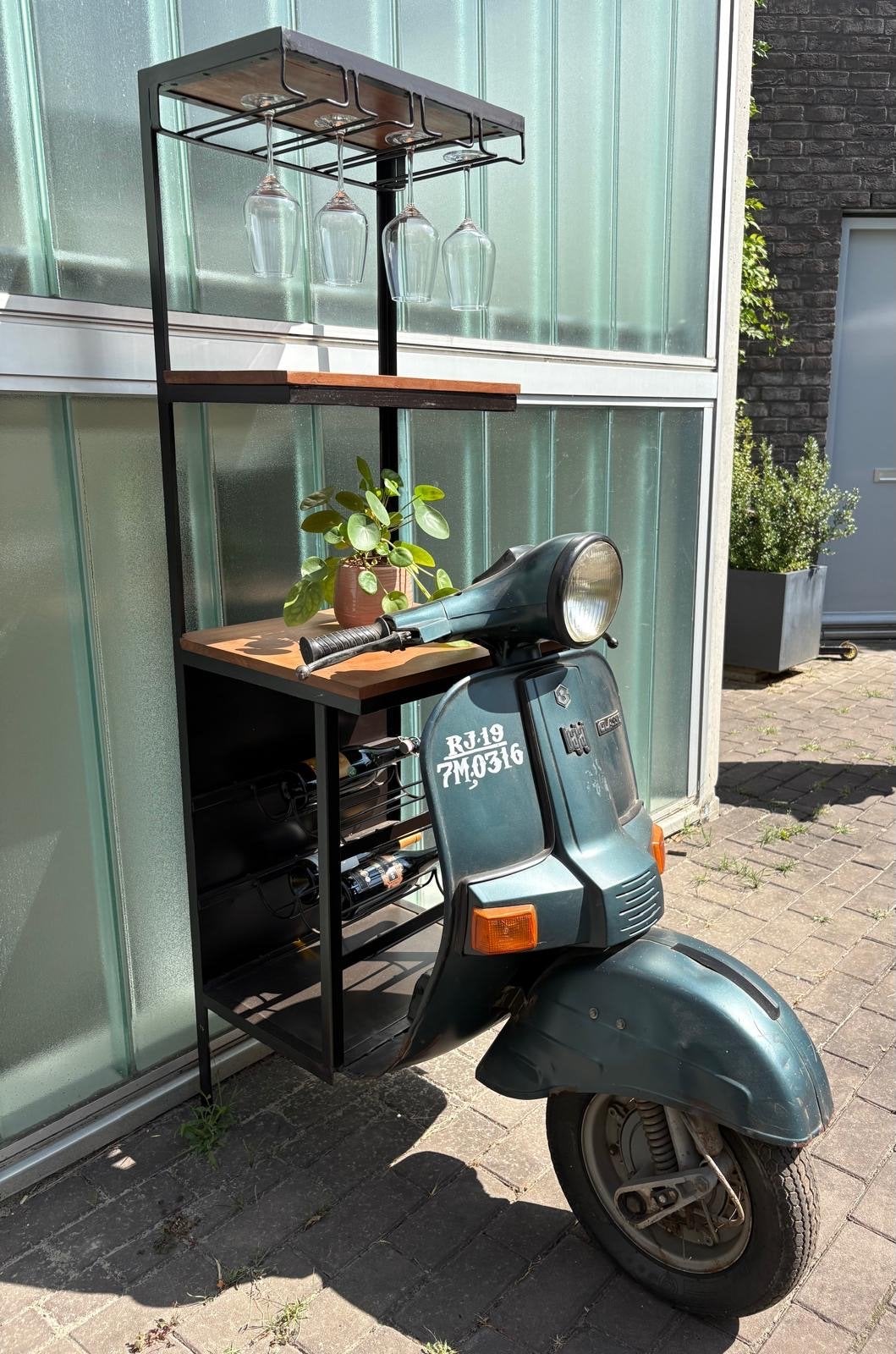 Unieke Vespa wijnrek / barmeubel - blikvanger!, Ophalen, Gebruikt, 5 tot 15 flessen, 75 – 100
