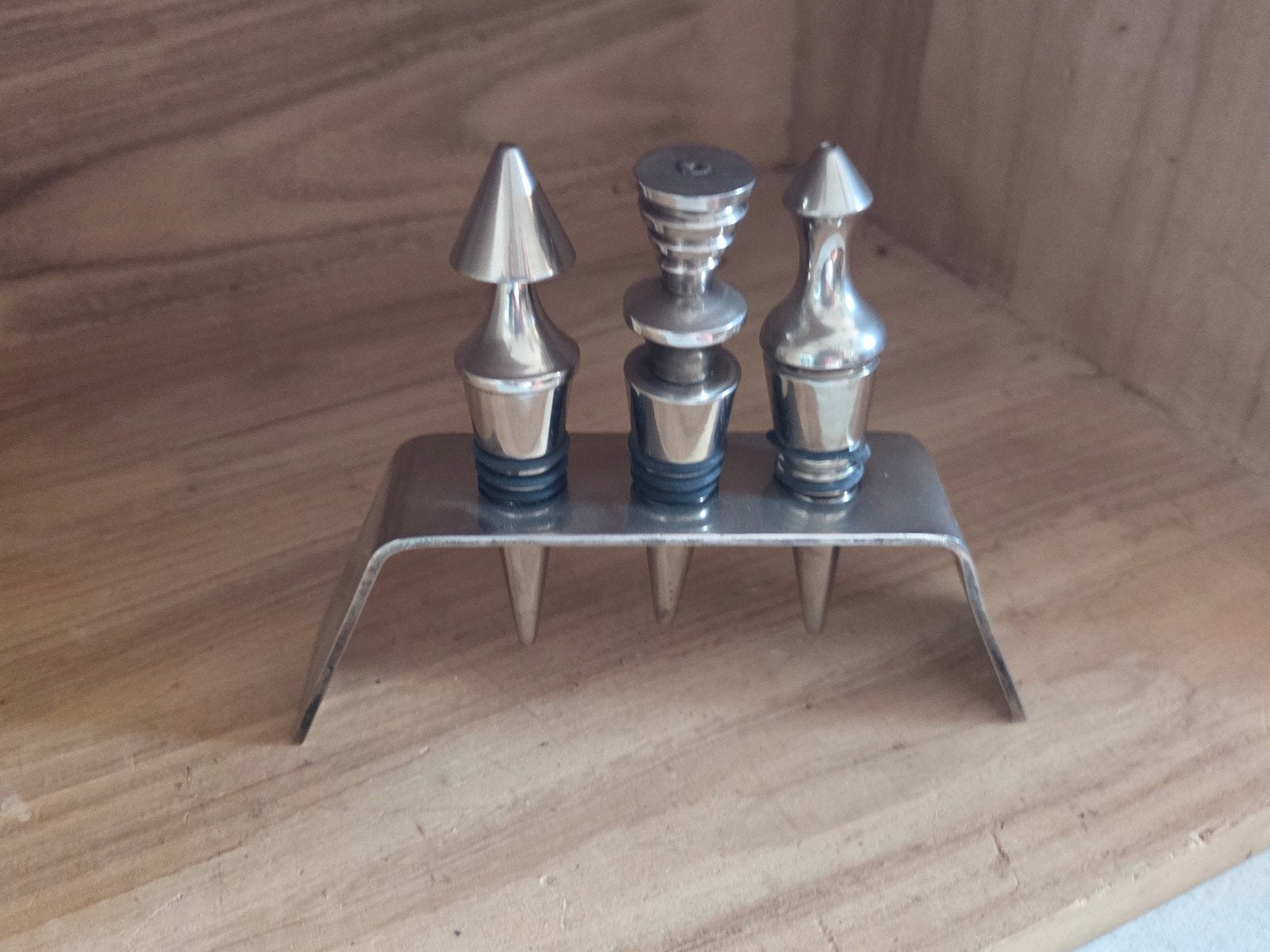 Set van 3 metalen flessenstoppers met houder, Gebruikt, Ophalen of Verzenden, Minder dan 5 flessen, Metaal