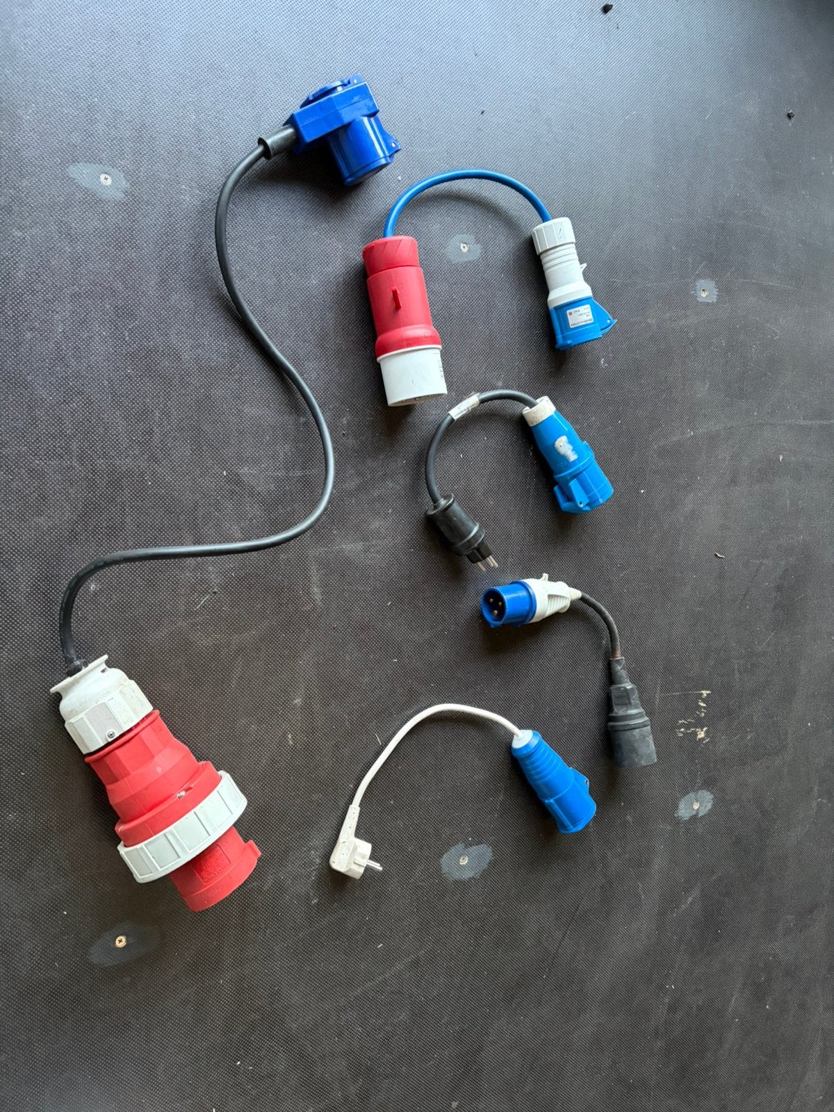 Diverse kabels en stekkers voor caravan of boot bekijk!, Caravans en Kamperen, Kampeeraccessoires, Ophalen of Verzenden, Zo goed als nieuw