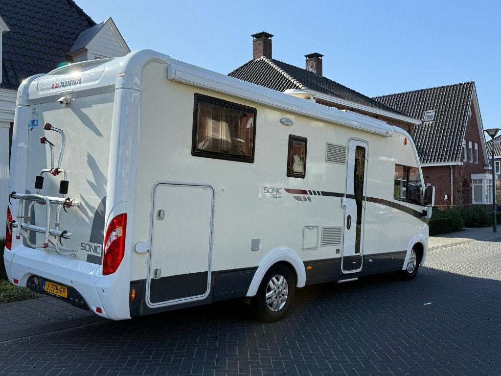 ADRIA SONIC i700 SC MET QUEENSBED EN ELEKTRISCH HEFBED, Fiat, 6 tot 7 meter, Particulier, Adria